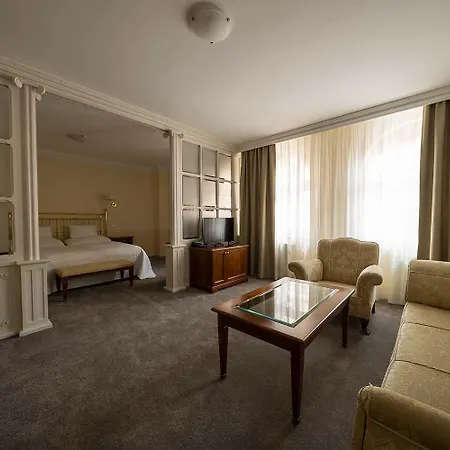 Embassy Hotell 4*