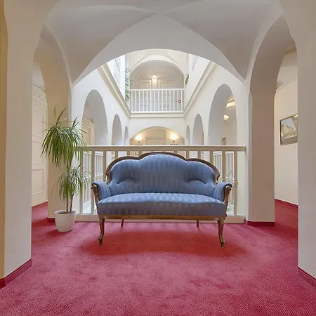 Hotel Embassy Hotel